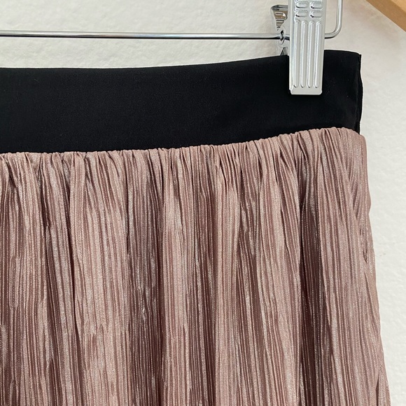 BCBG • Metallic Rose New Years Party Pocket Pleated Mini Skirt - Picture 3 of 11